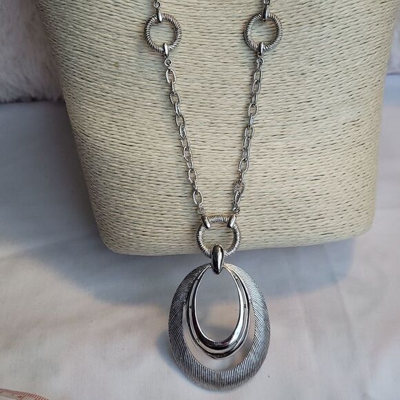 VTG CROWN TRIFARI NECKLACE - Picture 2 of 5